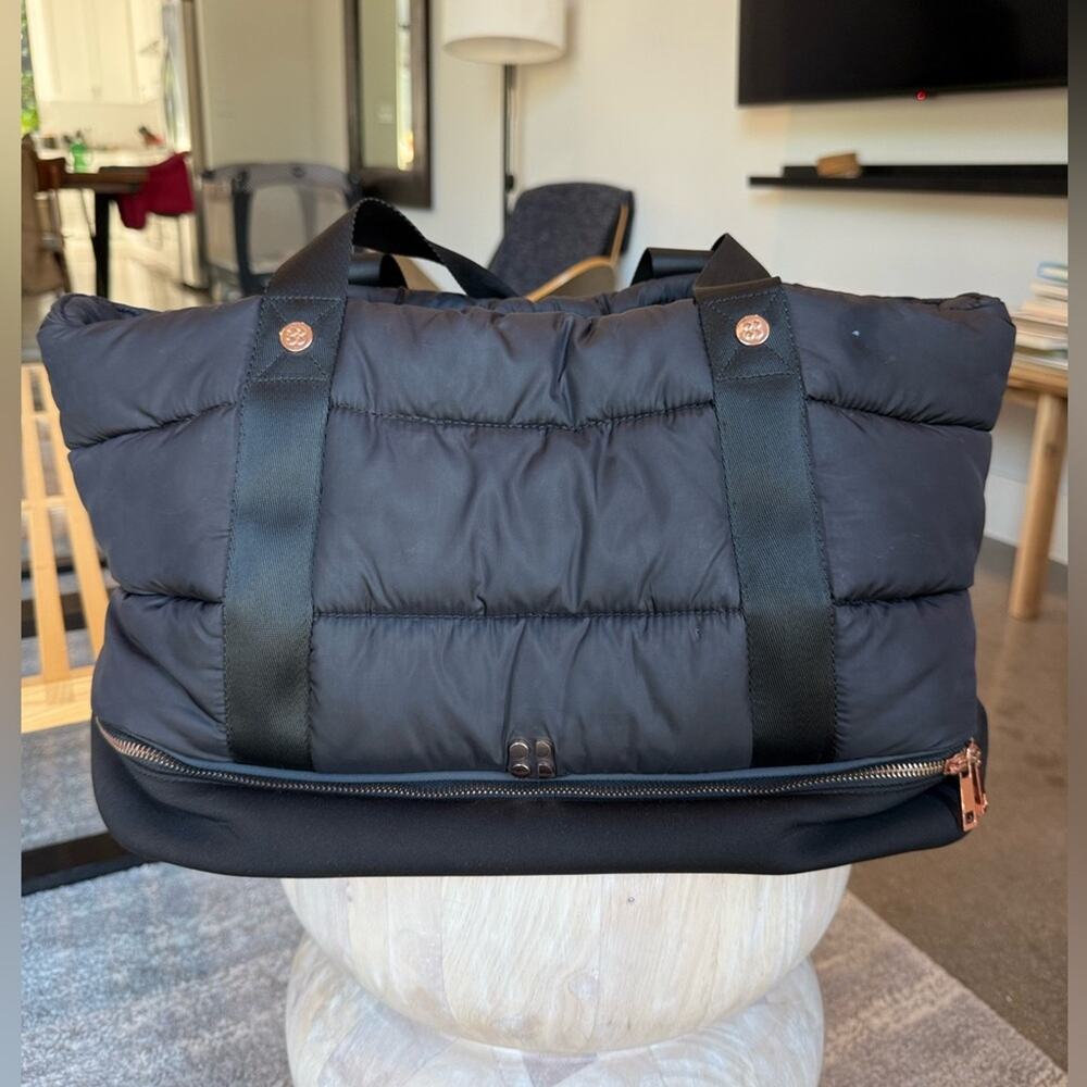 Sweaty Betty Icon Luxe Black Quilted Weekender Gym Bag - Picture 4 of 11